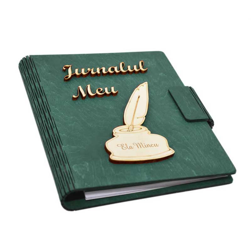 Agenda Jurnalul Meu A5 din lemn personalizat, verde inchis, Piksel, 100 pagini si pix din lemn inclus