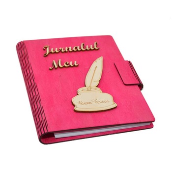 Agenda Jurnalul Meu A5 din lemn personalizat, Roz, Piksel, 100 pagini si pix din lemn inclus Agenda Jurnalul Meu A5 din lemn personalizat, Roz, Piksel, 100 pagini si pix din lemn inclus