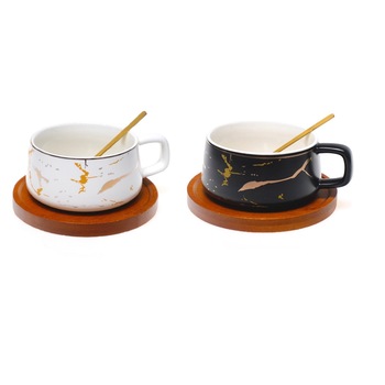 Set 2 cani de cafea cu farfurie din lemn si lingurita, 250 ml, Alb si negru, design piatra Set 2 cani de cafea cu farfurie din lemn si lingurita, 250 ml, Alb si negru, design piatra