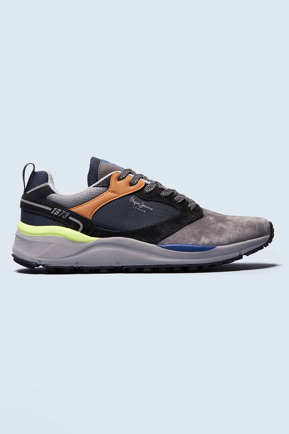 Pepe Jeans London, Pantofi sport cu model colorblock si garnituri de piele intoarsa&material textil, adecvati pentru teren accidentat, Gri inchis/ Negru
