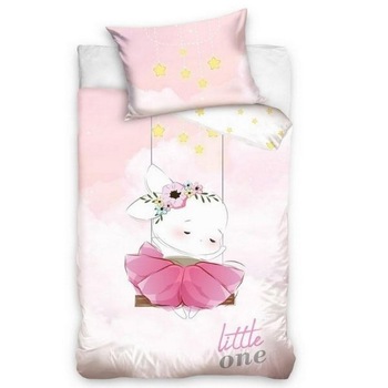 Lenjerie de pat pentru copii Carbotex, Iepuras, Bumbac, 100x135cm, Roz Lenjerie de pat pentru copii Carbotex, Iepuras, Bumbac, 100x135cm, Roz