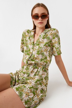 KOTON, Salopeta scurta cu imprimeu tropical, verde, maro camel, alb KOTON, Salopeta scurta cu imprimeu tropical, verde, maro camel, alb