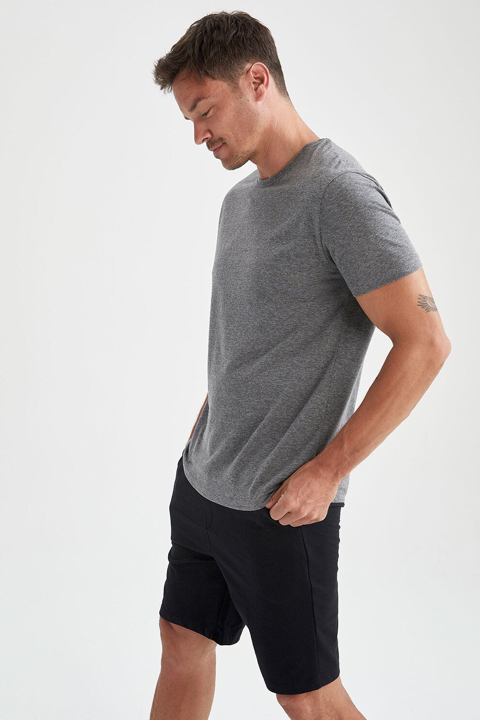 DeFacto, Set de tricou si pantaloni scurti regular fit, Gri antracit