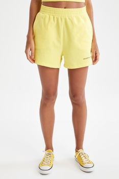 DeFacto, Pantaloni scurti din jerseu cu talie inalta si imprimeu text discret, Galben DeFacto, Pantaloni scurti din jerseu cu talie inalta si imprimeu text discret, Galben