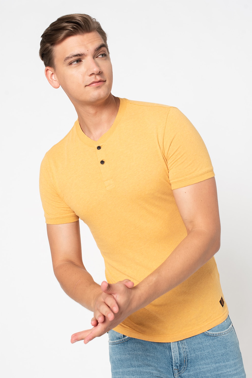 SUPERDRY, Tricou slim fit de bumbac organic cu guler Henley, Ocru