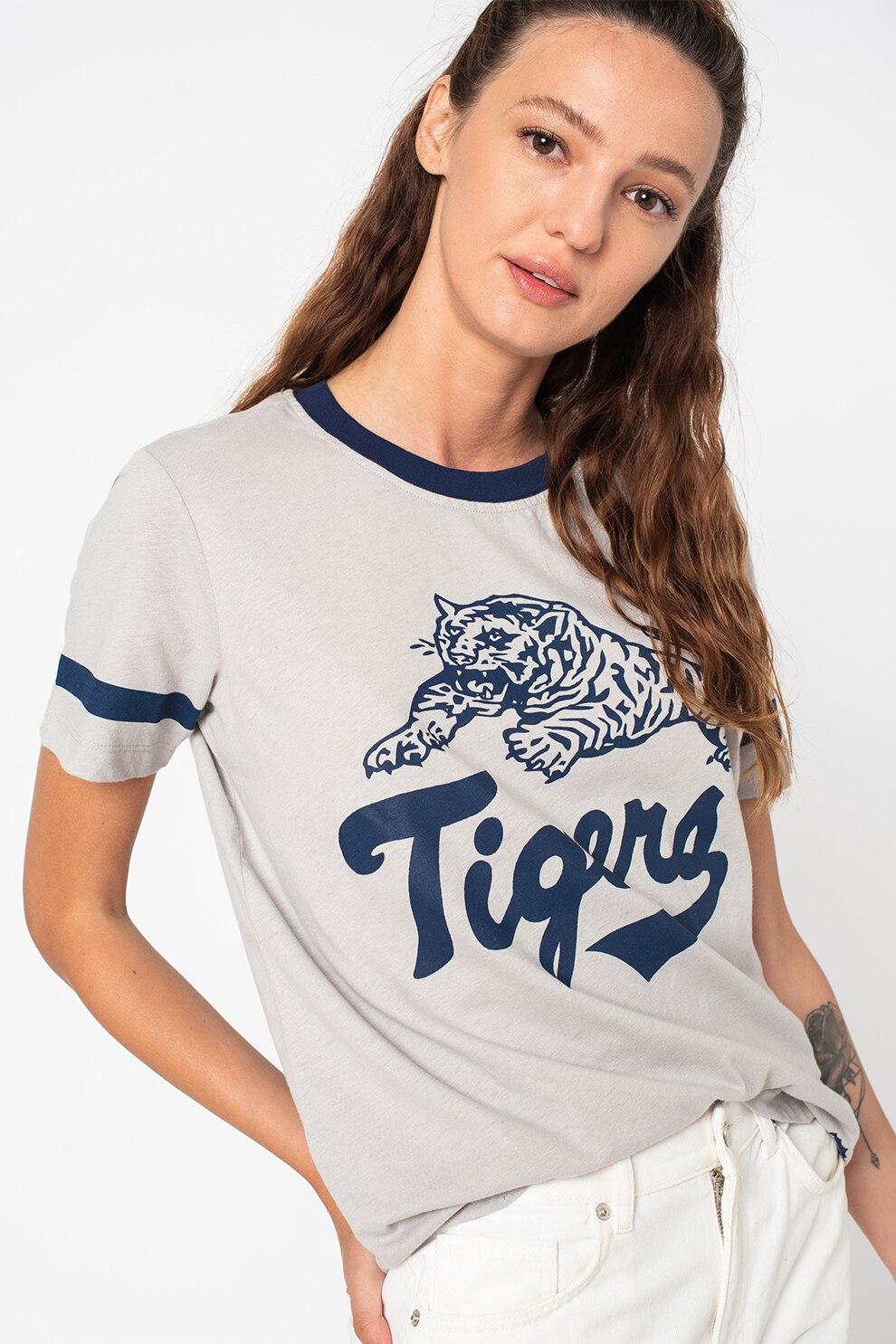 SUPERDRY, Tricou din amestec de in cu imprimeu text Collegiate Ivy, Gri melange/Bleumarin