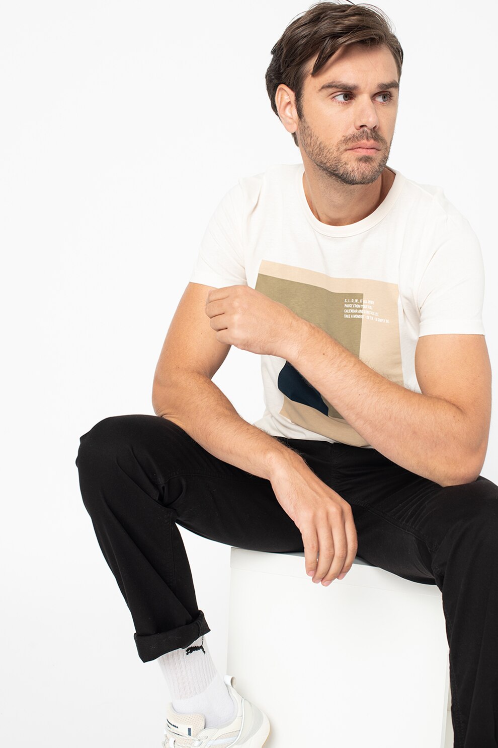 Tom Tailor, Tricou cu decolteu la baza gatului, imprimeu grafic si text, Maro nisip/Verde militar