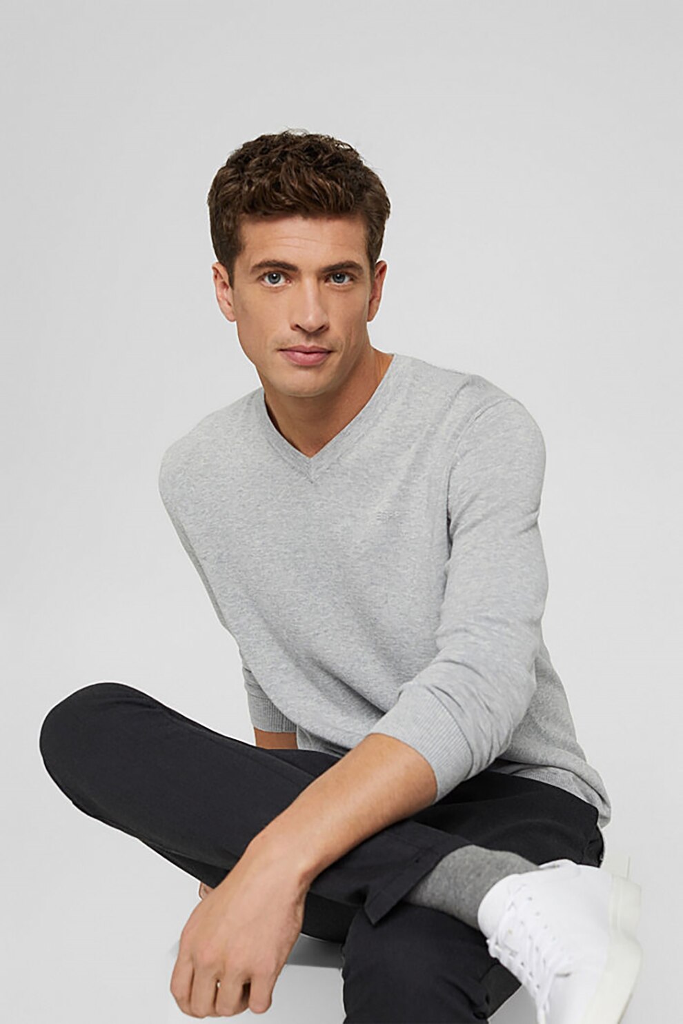 Esprit, Pulover regular fit cu decolteu in V, Gri deschis