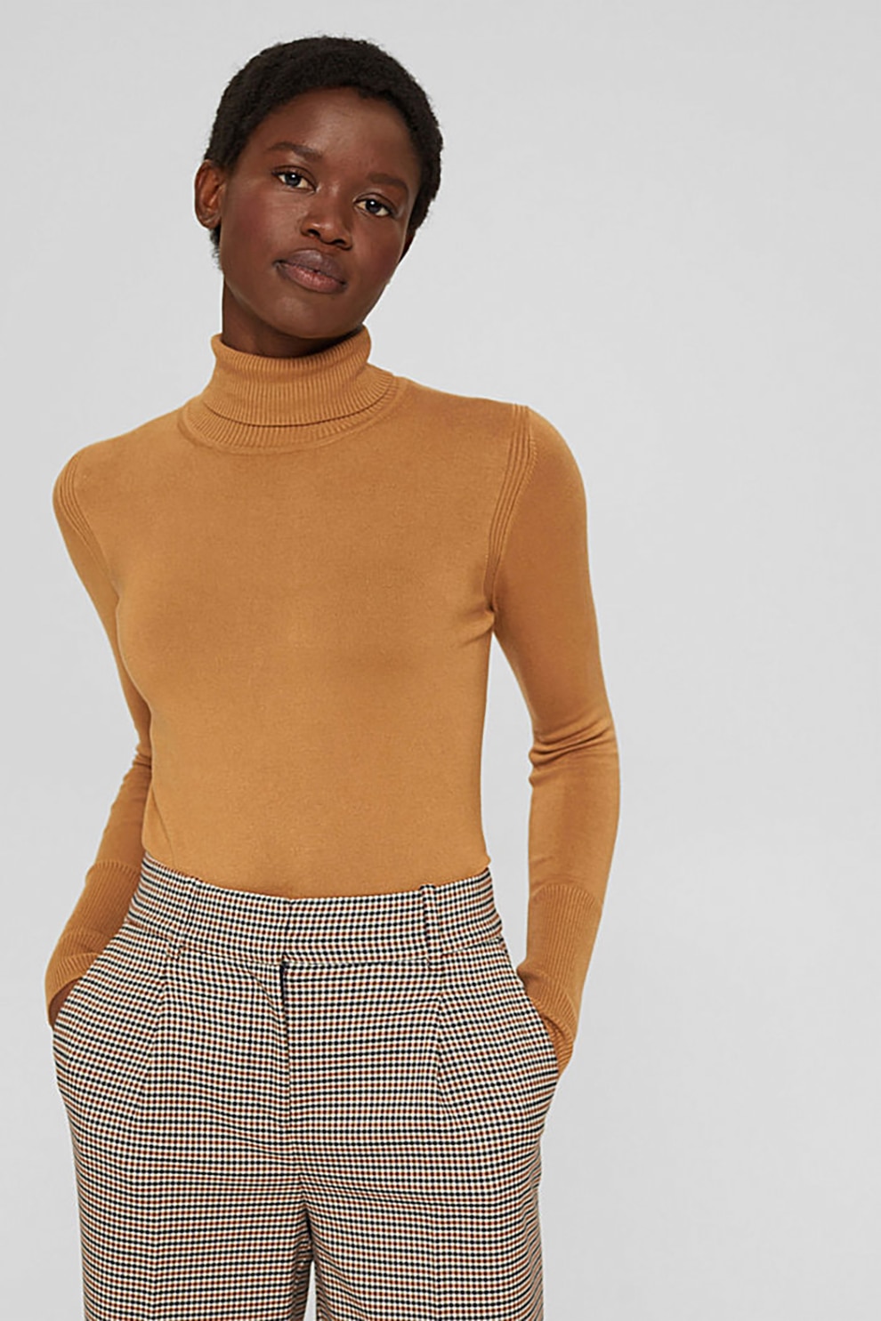 Esprit, Pulover tricotat fin cu guler inalt, Maro camel