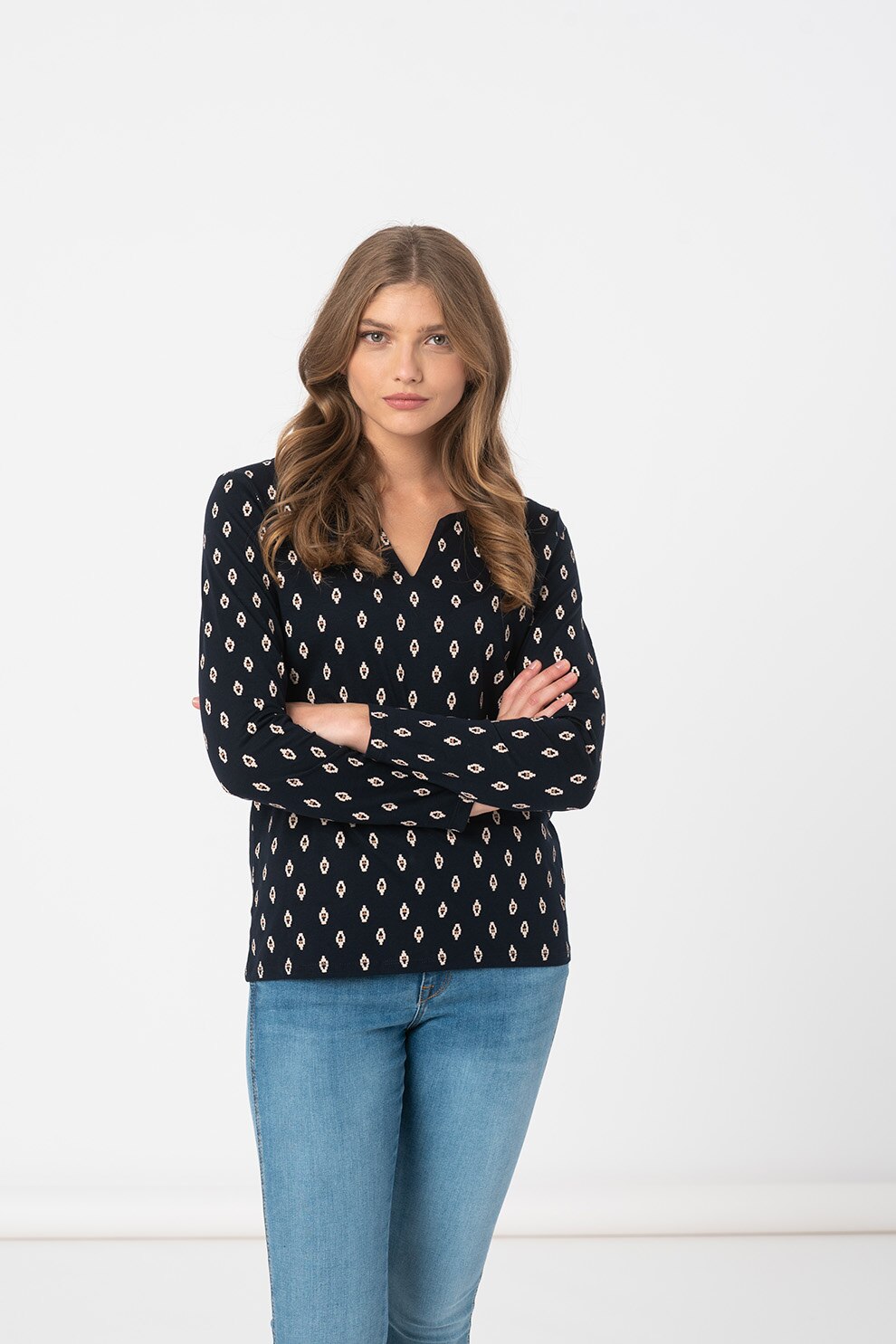 EDC by Esprit, Bluza de bumbac organic cu decolteu in V si model grafic, Negru/Maro nisip/Caramel