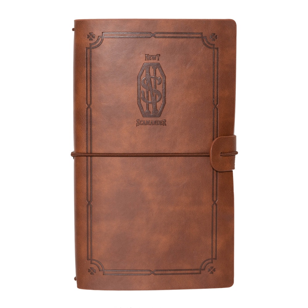 Agenda premium Fantastic Beasts, 144 de file, coperta din piele, inchidere cu capsa si 3 buzunare interior, produs licentiat