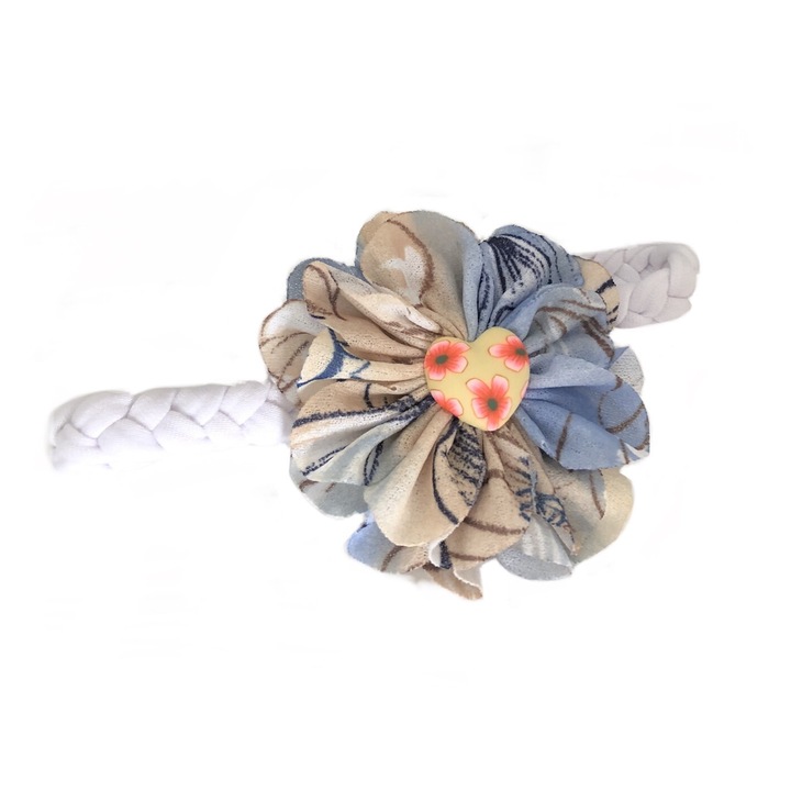 Bentita Raisa & Catrinel impletita alba cu floare pastel