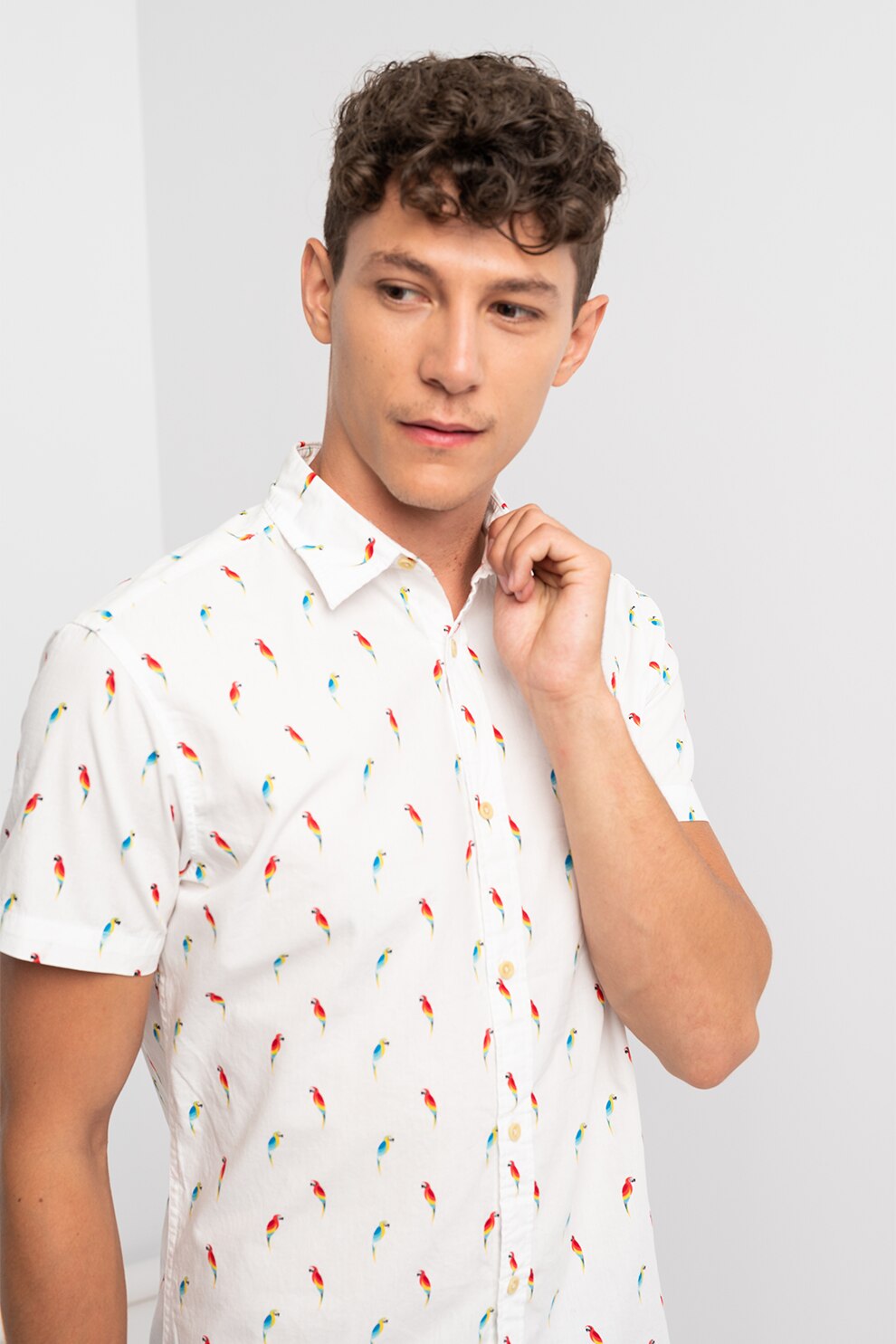 Jack&Jones, Camasa din bumbac cu imprimeu si terminatie rotunjita, Alb/Albastru/Rosu