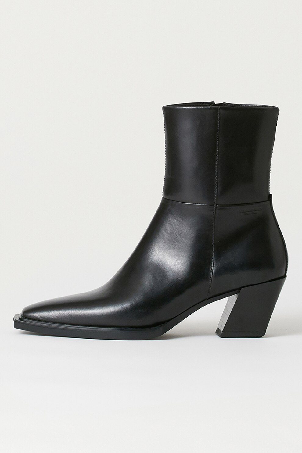 Vagabond Shoemakers, Botine de piele cu toc masiv Alina, Negru