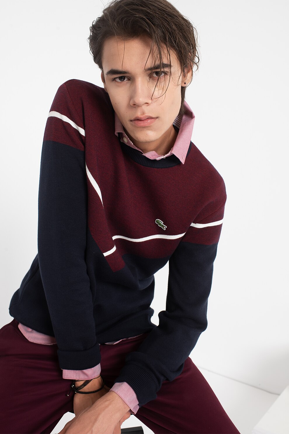 Lacoste, Pulover cu decolteu la baza gatului si model colorblock, Violet pruna/Bleumarin, 3XL