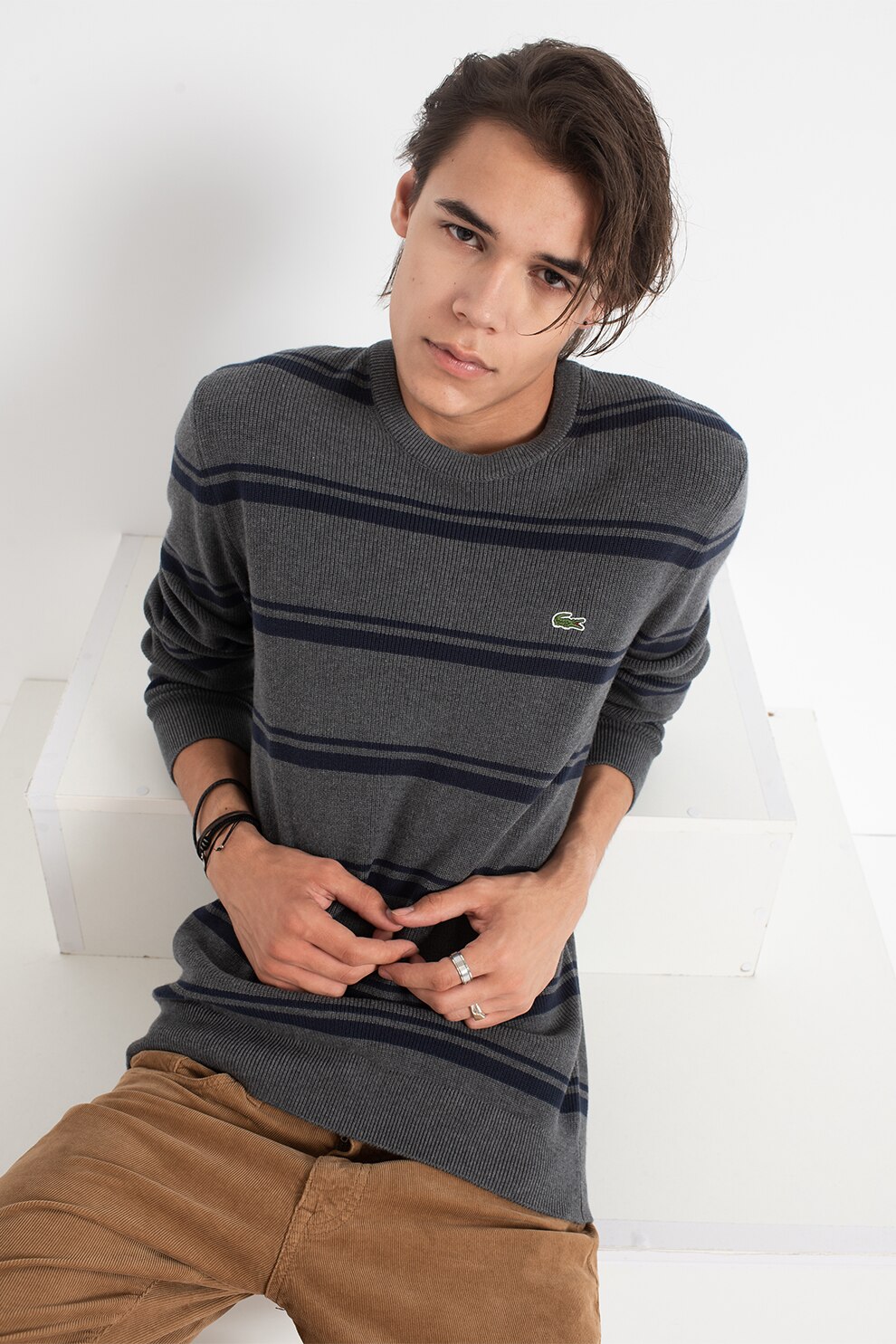 Lacoste, Pulover cu decolteu la baza gatului si dungi, Gri inchis/Bleumarin inchis, 4XL