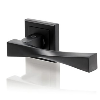Set manere negre cu rozeta VERONA A001-WC-56-11, functie baie, pentru usa sufragerie, baie, usa exterior Set manere negre cu rozeta VERONA A001-WC-56-11, functie baie, pentru usa sufragerie, baie, usa exterior