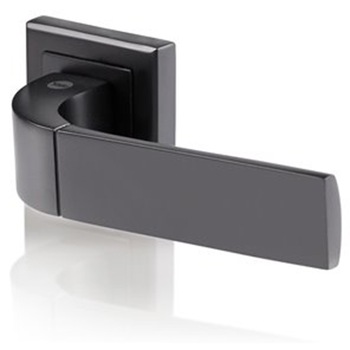 Set manere negre cu rozeta BOLOGNA A003-CE-56-11, functie cilindru, pentru usa sufragerie, baie, usa exterior Set manere negre cu rozeta BOLOGNA A003-CE-56-11, functie cilindru, pentru usa sufragerie, baie, usa exterior