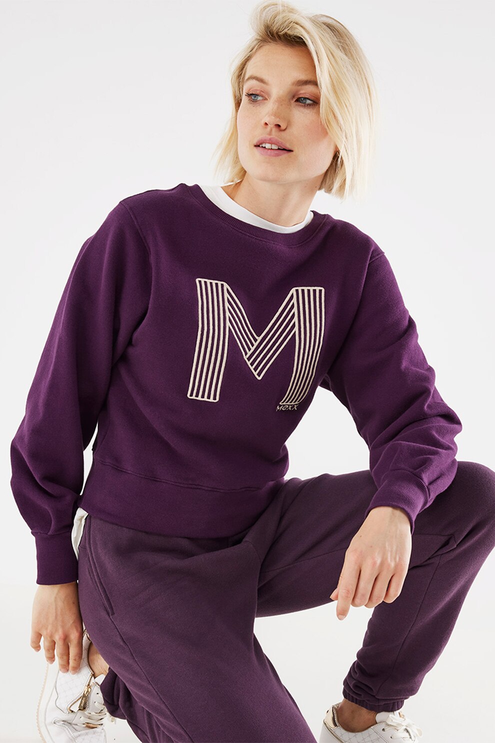 Mexx, Bluza sport cu decolteu la baza gatului si monograma brodata, Purpuriu/Alb prafuit