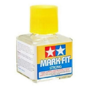 Adeziv pentru autocolant extra subtire Tamiya 87135 Mark Fit Strong 40 ml TAM 87135 Adeziv pentru autocolant extra subtire Tamiya 87135 Mark Fit Strong 40 ml TAM 87135