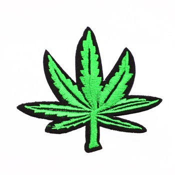 Petic textil / patch brodat, Frunza de canabis, 7.8 x 7 cm, Verde Petic textil / patch brodat, Frunza de canabis, 7.8 x 7 cm, Verde