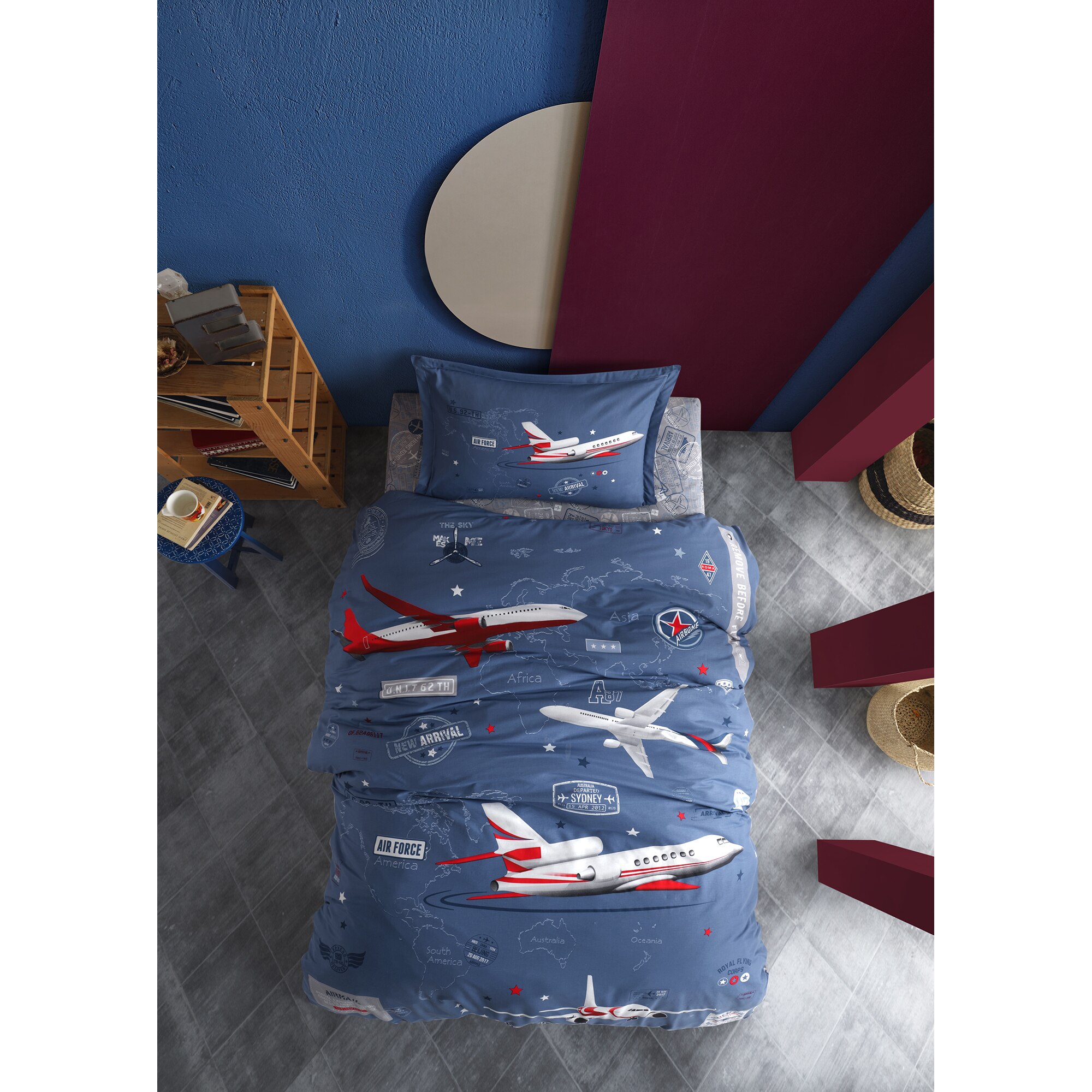 Lenjerie de pat Oyo Home, o persoana, 100%bumbac ranforce, densitate 145TC, 3 piese, cearceaf pilota 160x220, cearceaf pat 160x240cm, fata de perna 50x70cm, model avioane