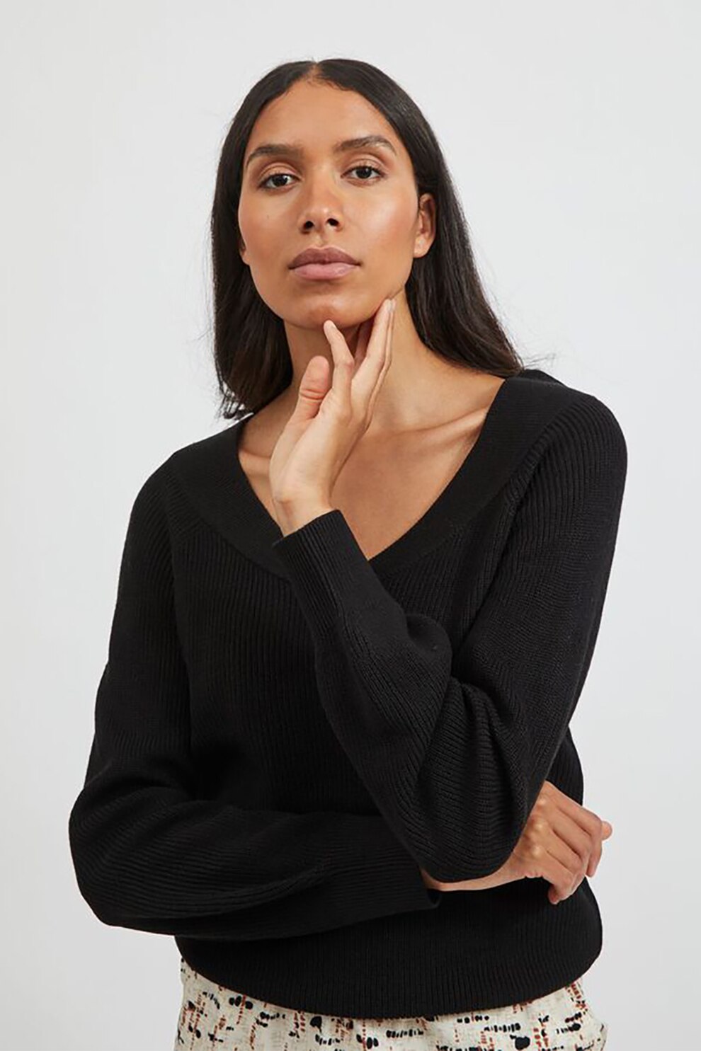 Vila, Pulover tricotat fin cu decolteu in V, Negru