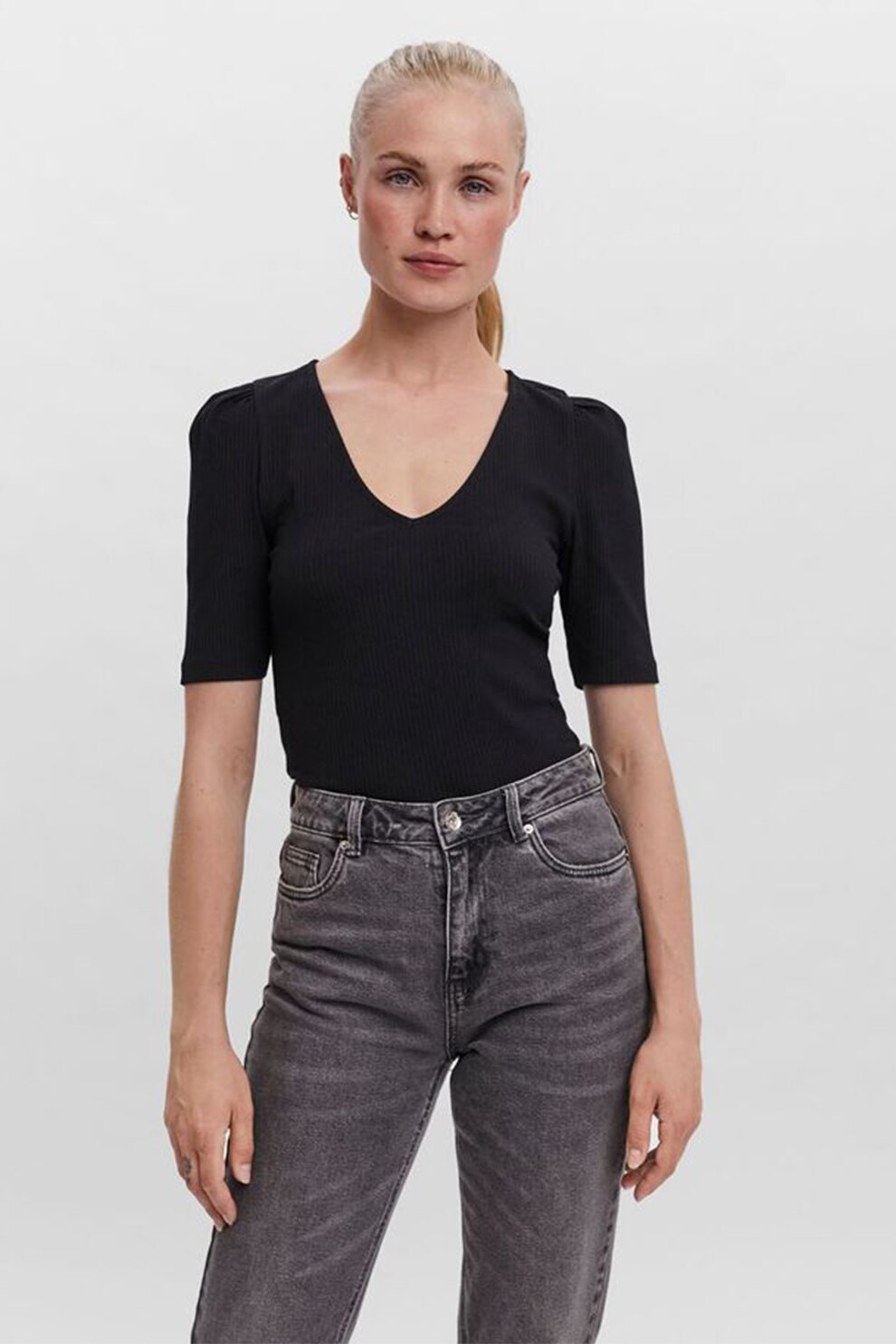 Vero Moda, Tricou din amestec de bumbac organic cu aspect striat si decolteu in V, Negru