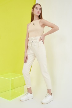 Trendyol, Blugi mom fit cu talie inalta, Alb prafuit Trendyol, Blugi mom fit cu talie inalta, Alb prafuit