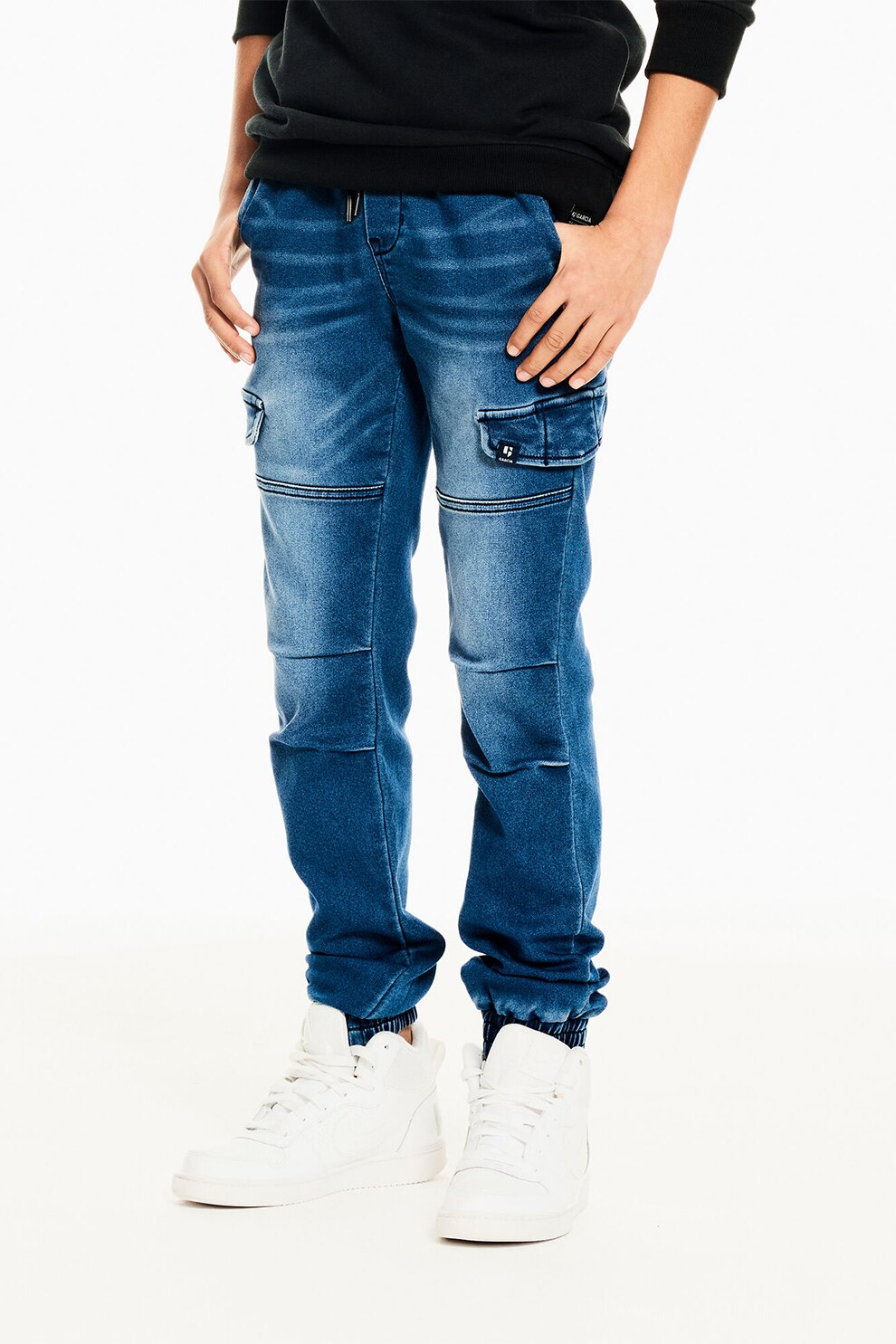 Garcia, Pantaloni jogger cargo din denim, Albastru