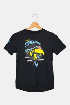 Under Armour, Tricou lejer cu model grafic pentru baschet Curry Super Steph, Negru/Galben/Albastru Under Armour, Tricou lejer cu model grafic pentru baschet Curry Super Steph, Negru/Galben/Albastru