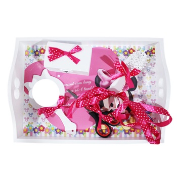 Tavita alba cu fundite ciclam pentru taierea motului, abtibild cu Minnie Mouse, 6 piese, tavita, foarfeca, perie, oglinda, cutiuta suvita par, fundita, REC1486 Tavita alba cu fundite ciclam pentru taierea motului, abtibild cu Minnie Mouse, 6 piese, tavita, foarfeca, perie, oglinda, cutiuta suvita par, fundita, REC1486