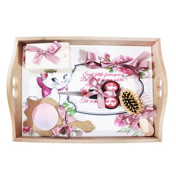 Tavita lila pentru taierea motului, abtibild cu printesa Sofia, 6 piese, tavita, foarfeca, perie, oglinda, cutiuta suvita par, fundita, REC1494 Tavita lila pentru taierea motului, abtibild cu printesa Sofia, 6 piese, tavita, foarfeca, perie, oglinda, cutiuta suvita par, fundita, REC1494