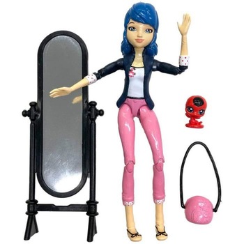 Figurina articulata Marinette 12 cm - Miraculous: Buburuza si Motan Noir Figurina articulata Marinette 12 cm - Miraculous: Buburuza si Motan Noir