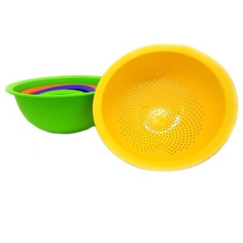 Set 4 boluri Agora Plast de 0.5L , 1L ,2L , 4.5L si strecuratoare 26cm Set 4 boluri Agora Plast de 0.5L , 1L ,2L , 4.5L si strecuratoare 26cm