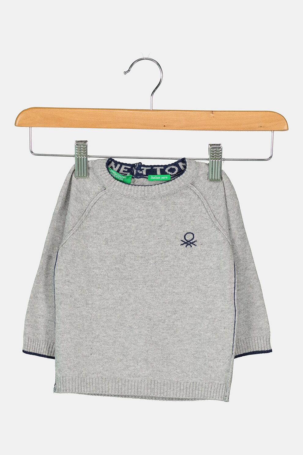 United Colors of Benetton, Pulover din amestec de lana cu decolteu la baza gatului si logo brodat, Gri melange