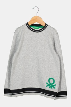 United Colors of Benetton, Bluza de bumbac cu decolteu la baza gatului si logo, Gri melange, 130 CM United Colors of Benetton, Bluza de bumbac cu decolteu la baza gatului si logo, Gri melange, 130 CM