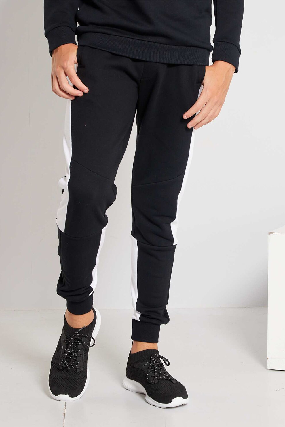 KIABI, Pantaloni sport cu detalii contrastante, Negru/Alb