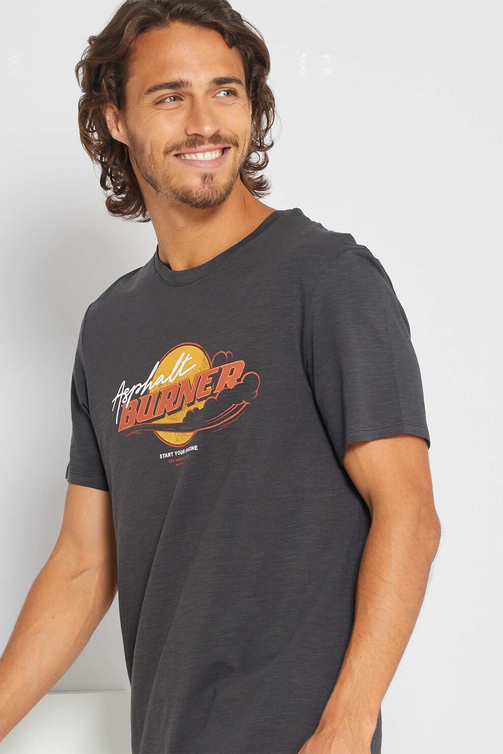 KIABI, Tricou cu decolteu la baza gatului si imprimeu grafic, Negru, S