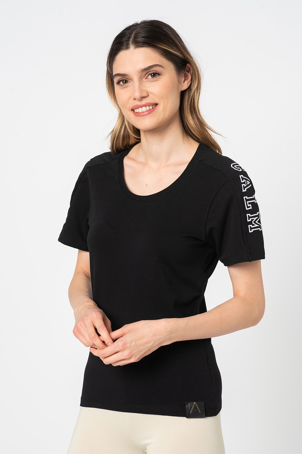 Amazing, Tricou cu decolteu rotund si text brodat, Negru