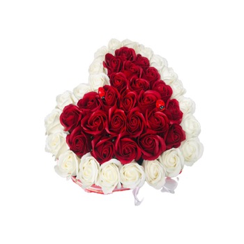 Aranjament floral in forma de inima din trandafiri de sapun rosii si albi, 45 de fire Aranjament floral in forma de inima din trandafiri de sapun rosii si albi, 45 de fire
