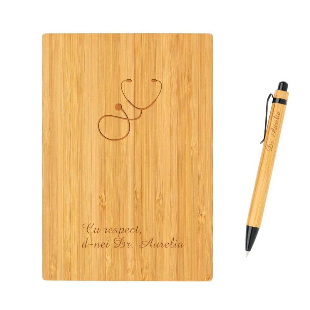 Agenda nedatata A5 din lemn de bambus, personalizata, cadou doctor, pix Eco inclus