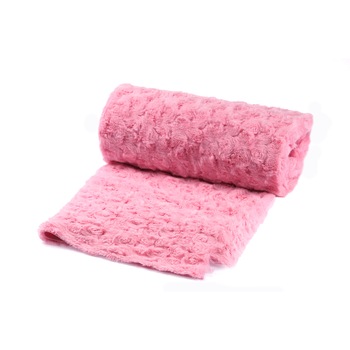 Tricotaje Polare Minky trandafiri de blana, model spiralat, culoare Roz deschis, dimensiune 50 cm x 160 cm Tricotaje Polare Minky trandafiri de blana, model spiralat, culoare Roz deschis, dimensiune 50 cm x 160 cm