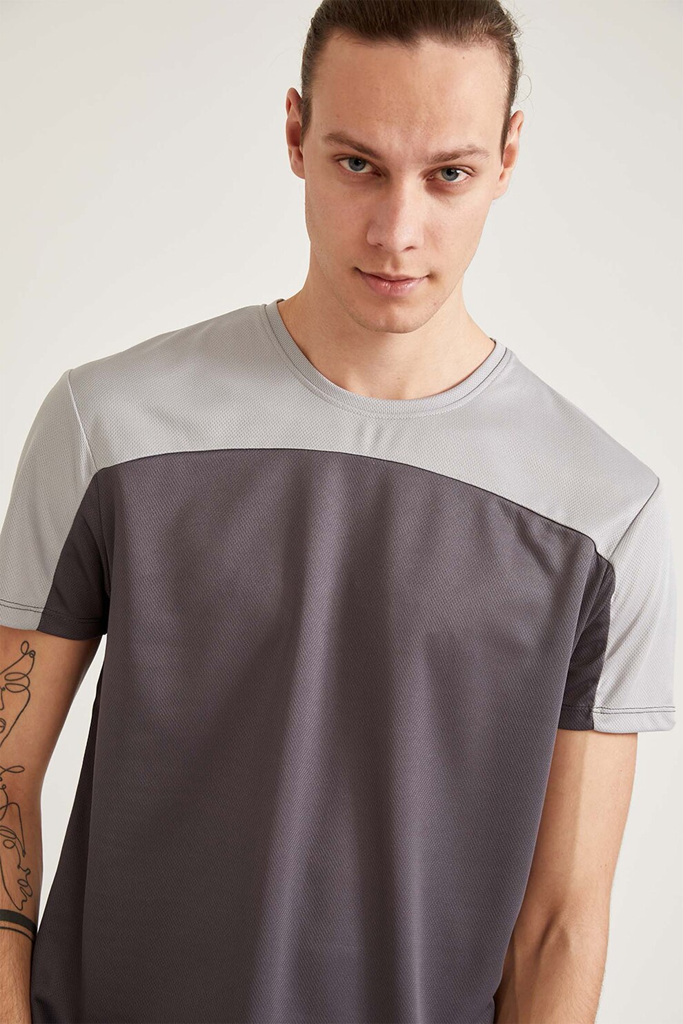DeFacto, Tricou slim fit cu decolteu la baza gatului, Gri