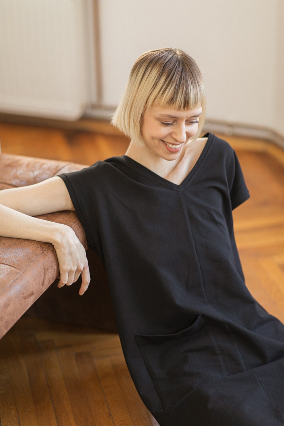 UNDRESS, Rochie midi cu decolteu in V si slituri laterale, Negru