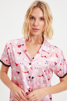 Trendyol, Camasa de noapte cu imprimeu si revere decupate, Roz/Rosu/Alb, S Trendyol, Camasa de noapte cu imprimeu si revere decupate, Roz/Rosu/Alb, S