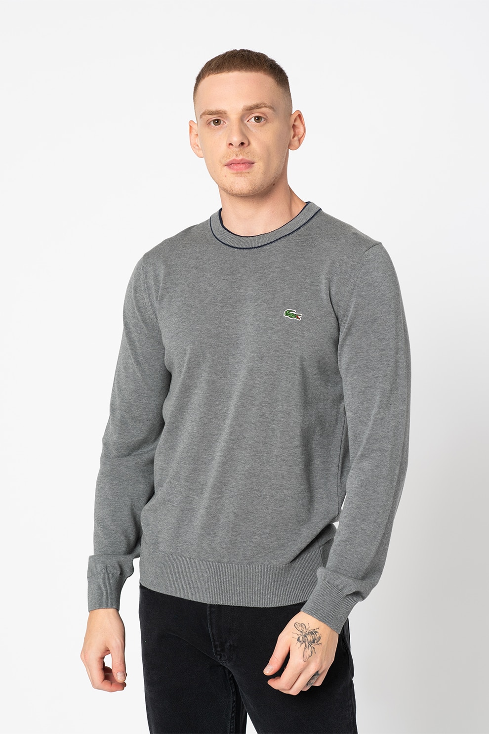 Lacoste, Pulover de bumbac organic cu terminatii striate, Gri inchis melange