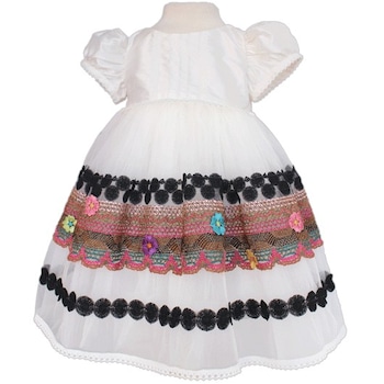 Rochita lunga de botez Innocence din matase naturala si dantela inspirata din costumul national Rochita lunga de botez Innocence din matase naturala si dantela inspirata din costumul national