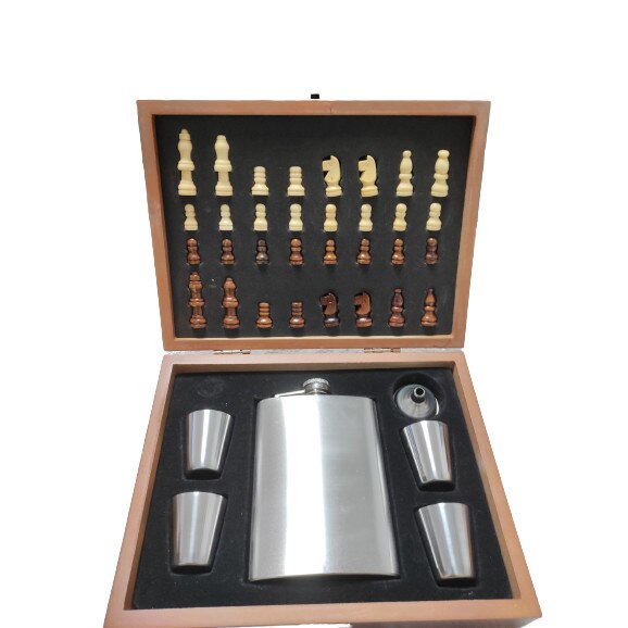 Set cadou sah ,plosca si patru paharele inox,mini palnie