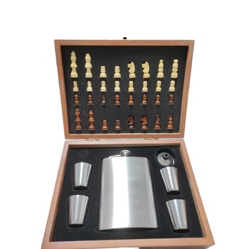Set cadou sah ,plosca si patru paharele inox,mini palnie Set cadou sah ,plosca si patru paharele inox,mini palnie